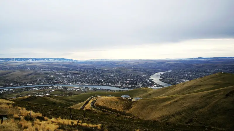 Lewiston ID and Clarkston WA city and rivers view 2006
