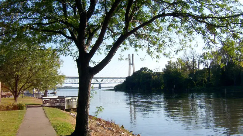 Quincy (Illinois) riverfront 2002
